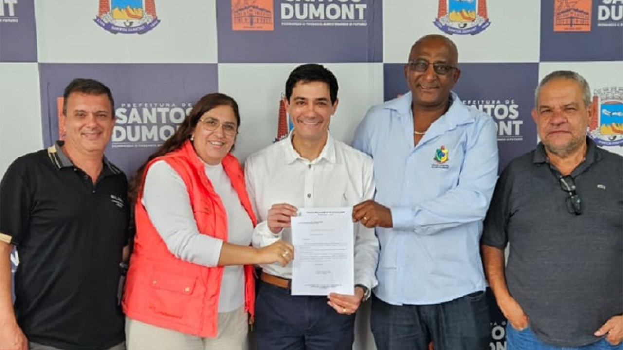 Prefeito Pacífico Júnior recebe devolução de dinheiro da Câmara Municipal