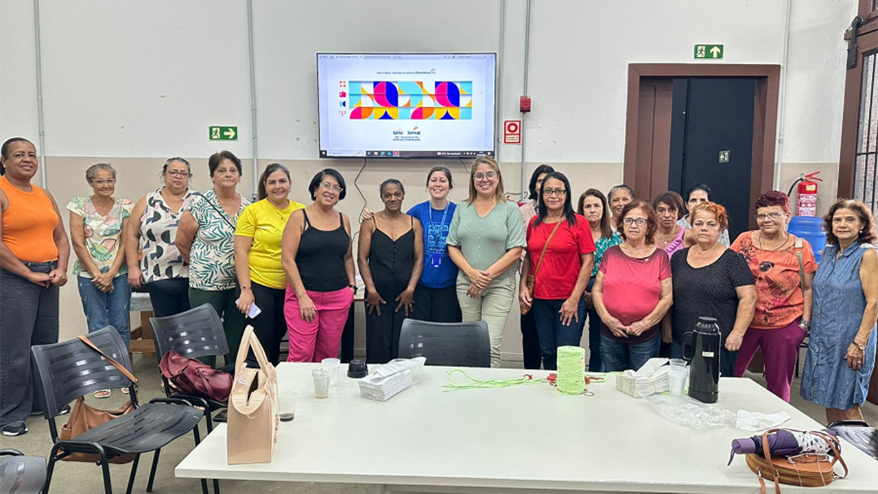 Oficina de Macramê para mulheres com 60 anos ou mais no Centro Cultural Paulo de Paula