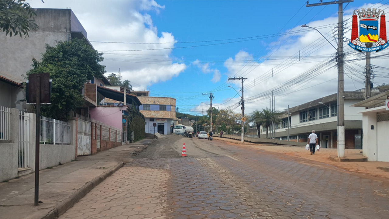 Rua Coronel Severiano de  Rezende recebe pavimentação asfáltica