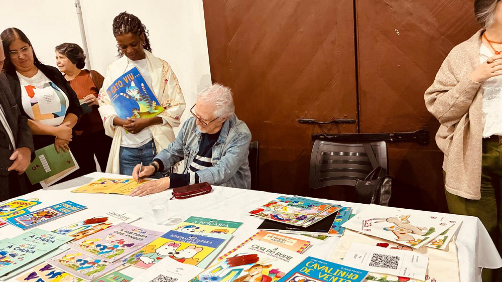 Abertura da II Festa Literária - FLISD contou com a presença do escritor Eliardo França