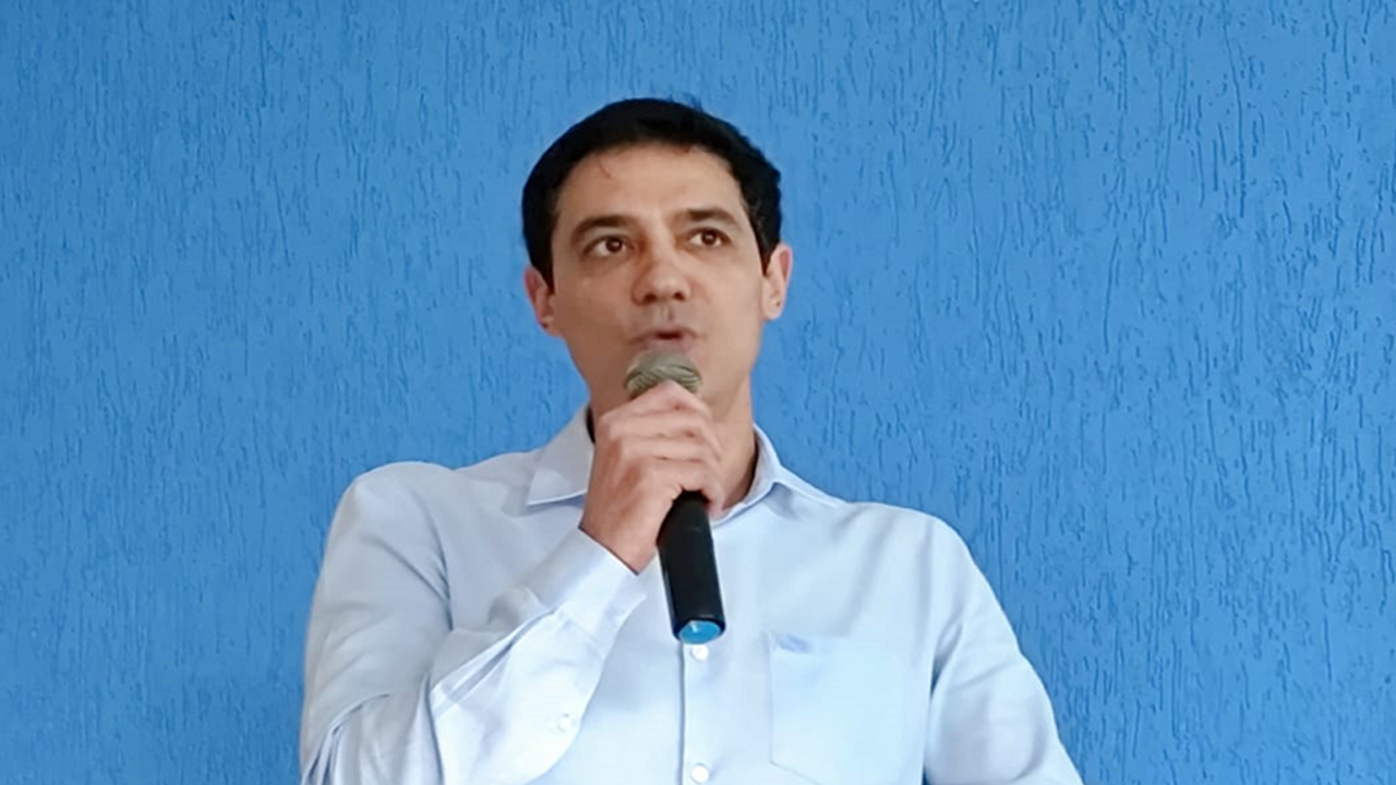 Prefeito Pacífico Júnior amplia prazo de licença maternidade e paternidade no âmbito da administração municipal