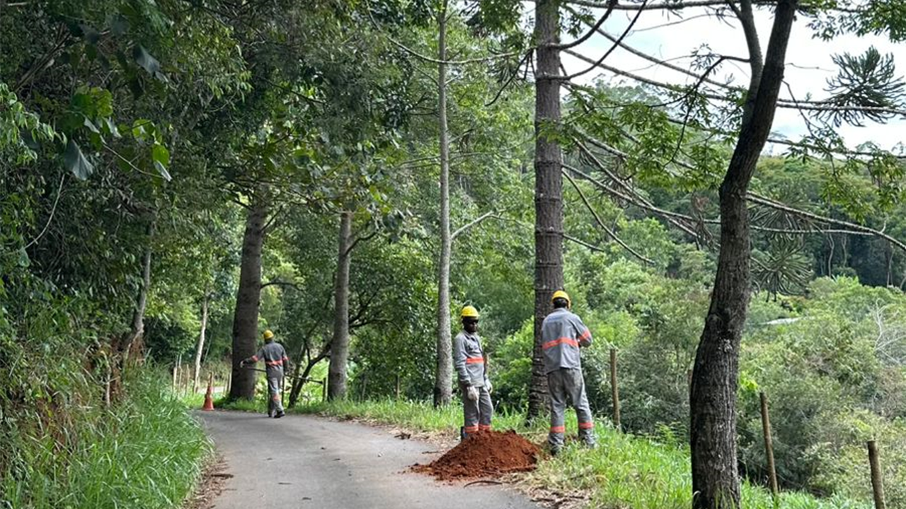 Prefeitura realiza extensão de rede de iluminação na comunidade de Vila Brandão