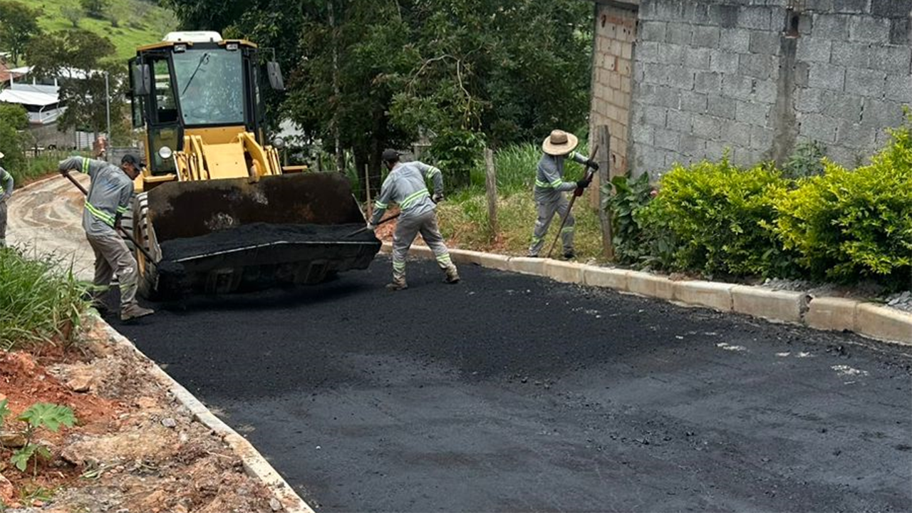 Prefeitura começa a asfaltar a Rua Projetada na Ponte Preta