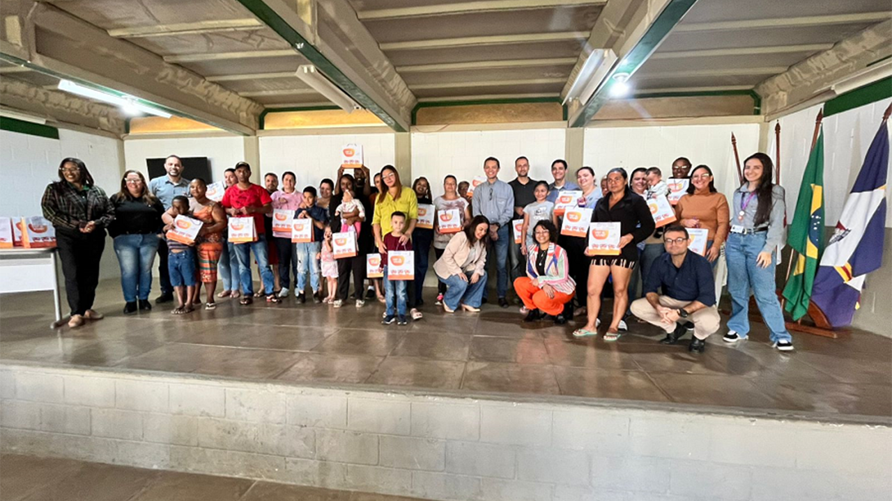 Alunos da Rede Municipal de Ensino recebem óculos pelo Projeto