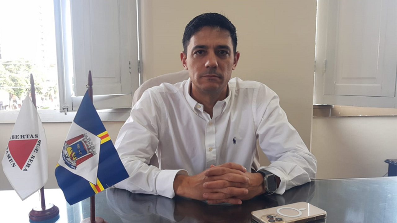 Prefeito Pacífico Júnior revoga Decreto  Nº 3.865 de 12/11/2024, que concedia aumento nas passagens de ônibus urbanos