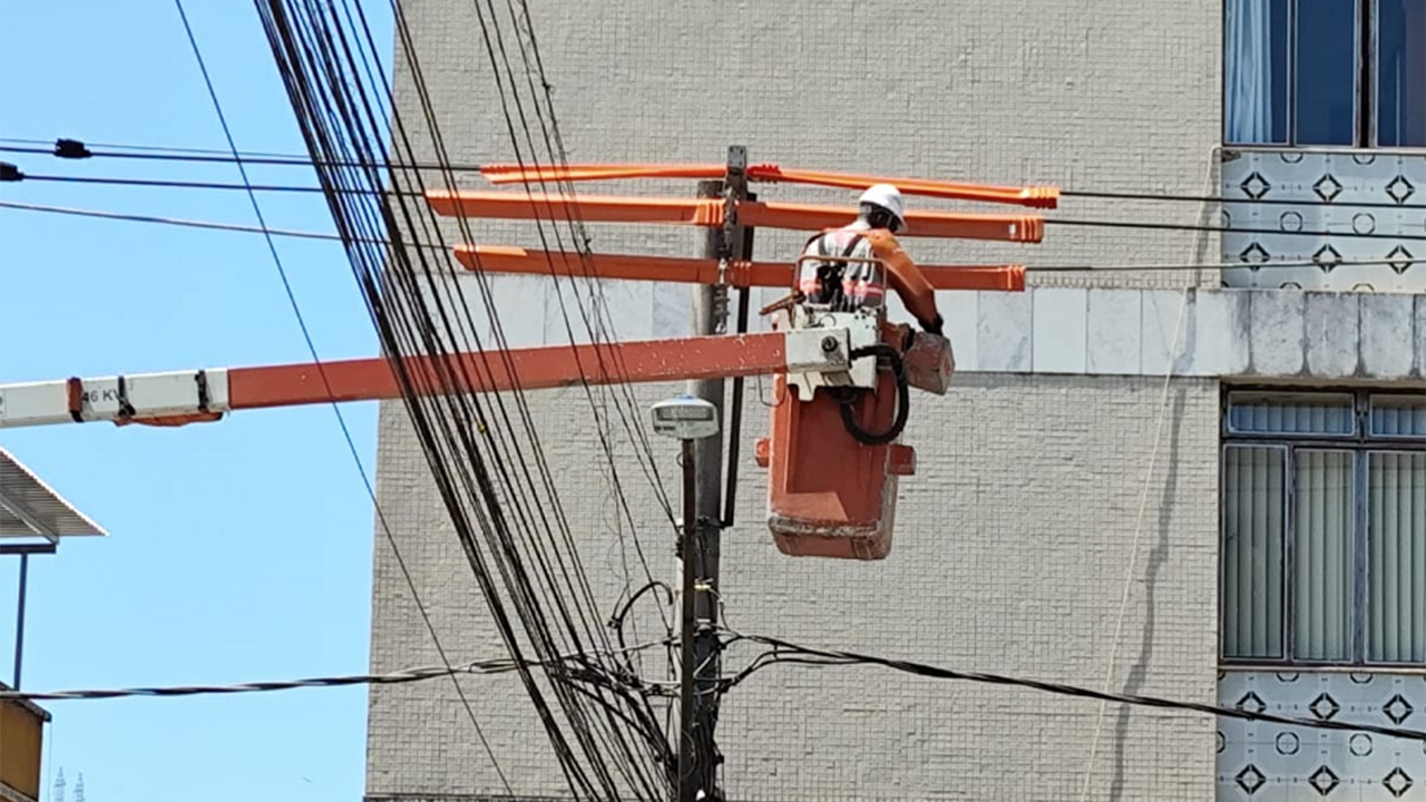 Iluminação Pública nas ruas centrais recebe lâmpadas com potência mais forte