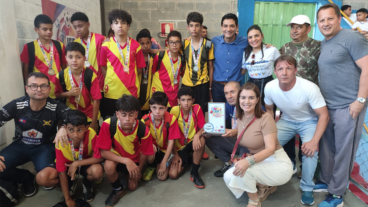 Prefeito Pacífico Júnior prestigiou hoje, 11/09, a final do jogo de futsal, módulo 1 do JEP