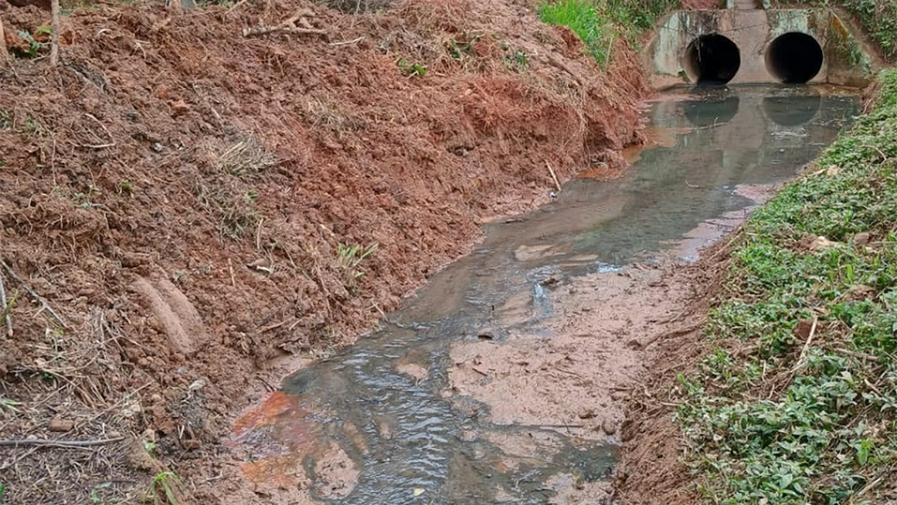 Secretaria Municipal de Obras já iniciou limpeza do Rio Posses e seus afluentes
