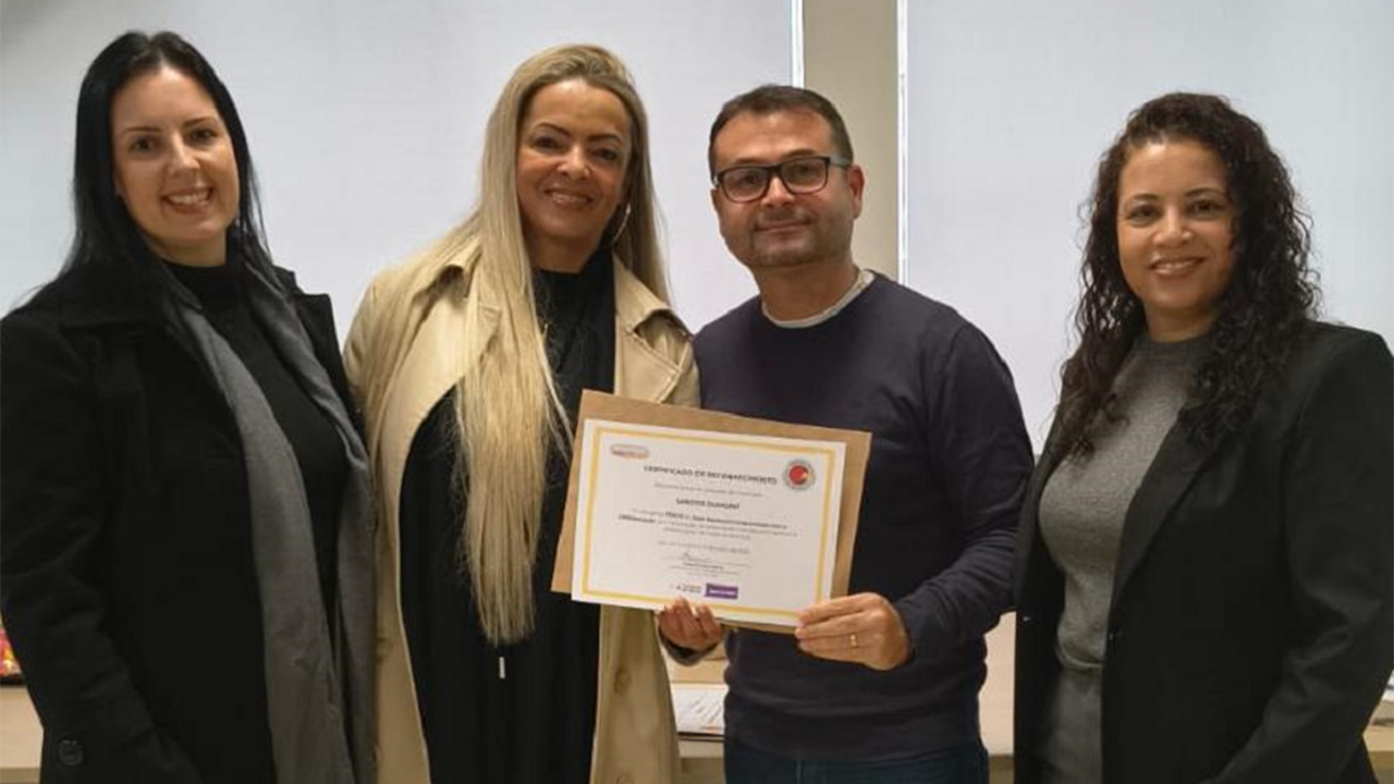 Município recebe o Certificado da  Superintendência Regional de Ensino