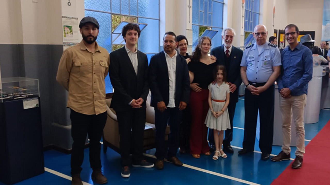 Comitiva sandumonense prestigia lançamento da obra “E a arte falava de Santos Dumont”, no CENDOC, RJ
