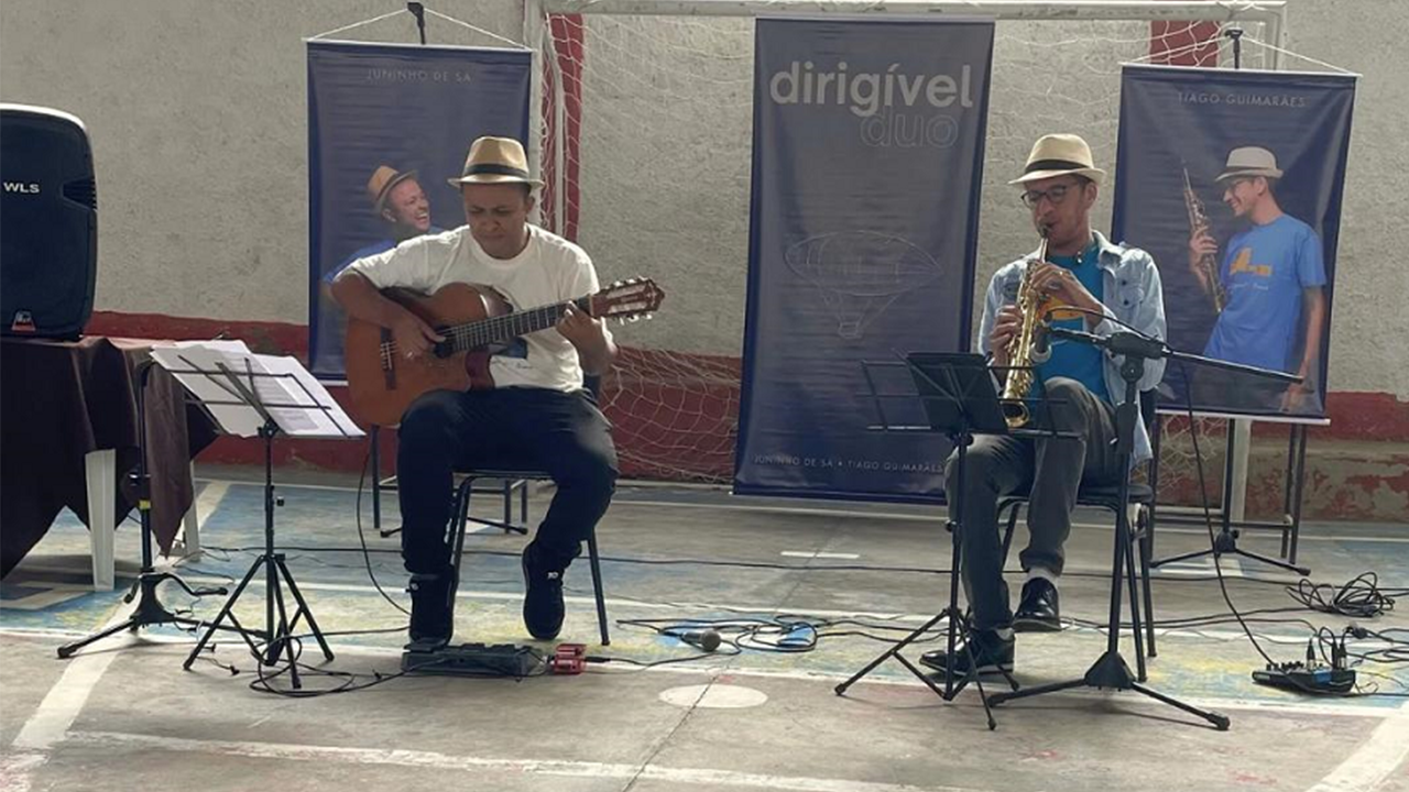 Dirigível Duo leva música instrumental à E. E. Cornélia  Ladeira - Edital  PNAB de fomento à Cultura