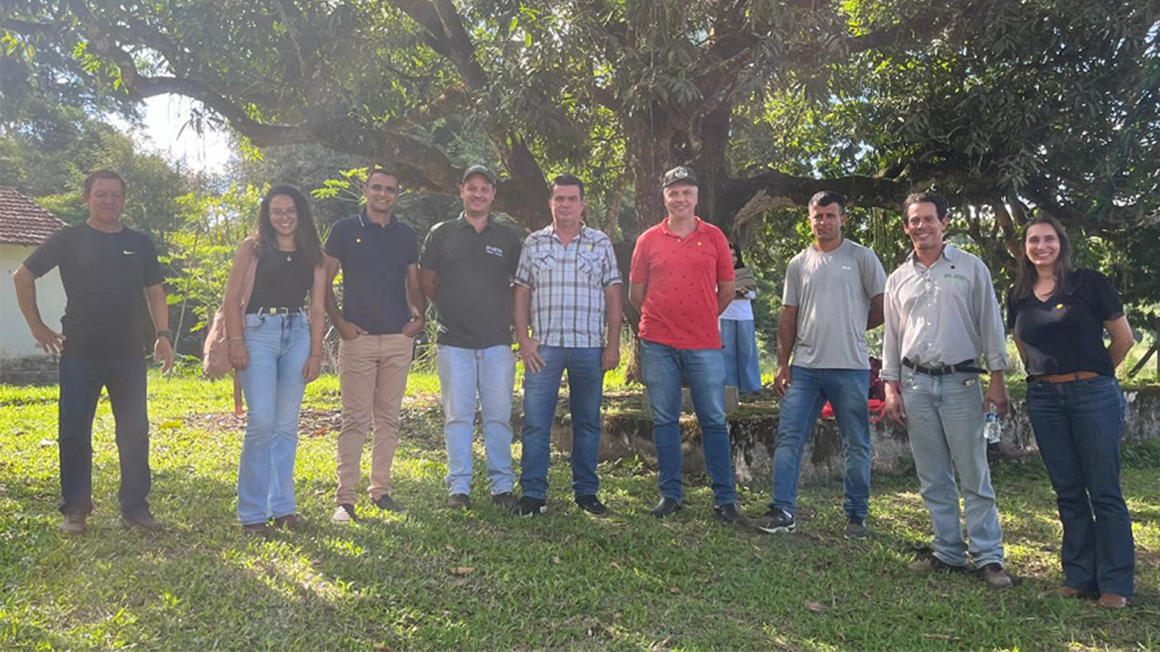 Equipe da Secretaria de Agricultura e produtores da cidade participam de Dia de Campo em Coronel Pacheco