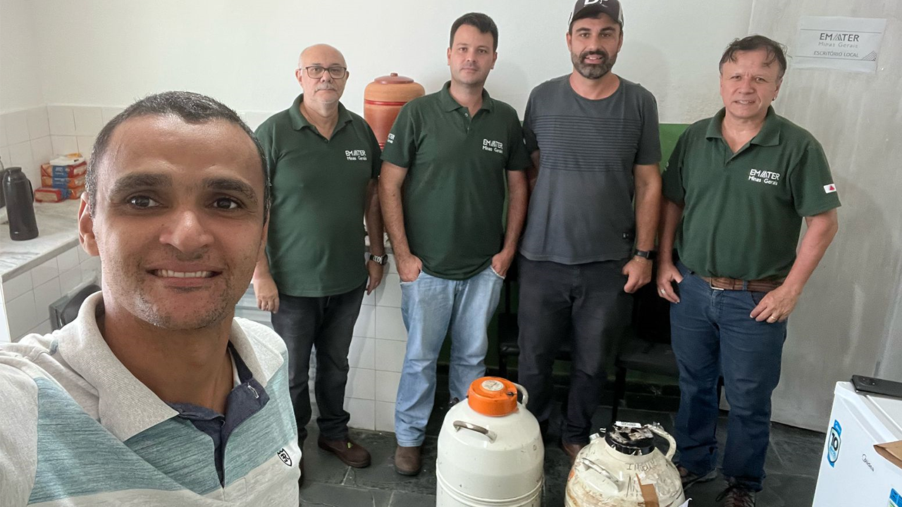    Secretaria de Agricultura e Emater recebem novas doses de sêmen bovino